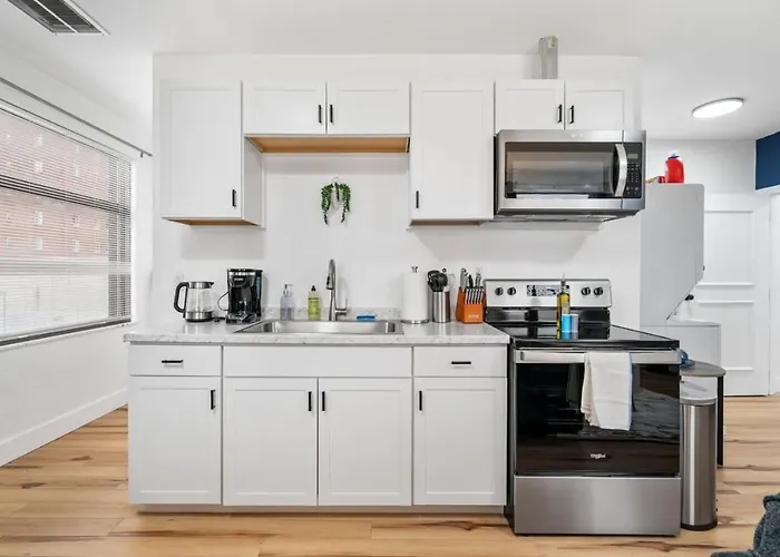 Apartment Cozy King With Parking, Workspace, And In Location Pittsburgh