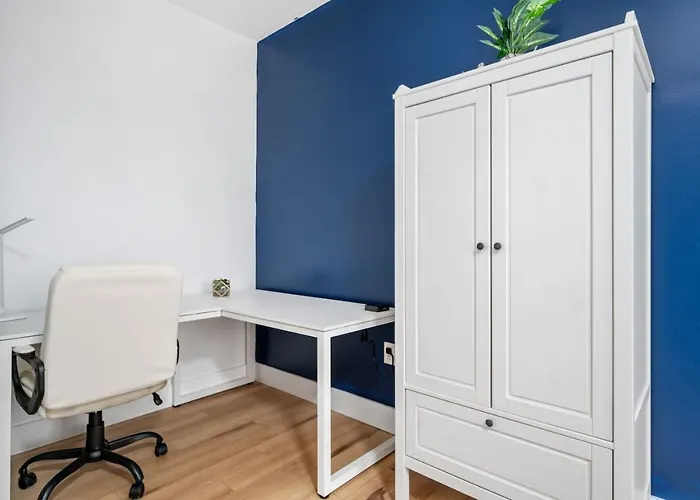 Cozy King With Parking, Workspace, And In Location Apartment Pittsburgh