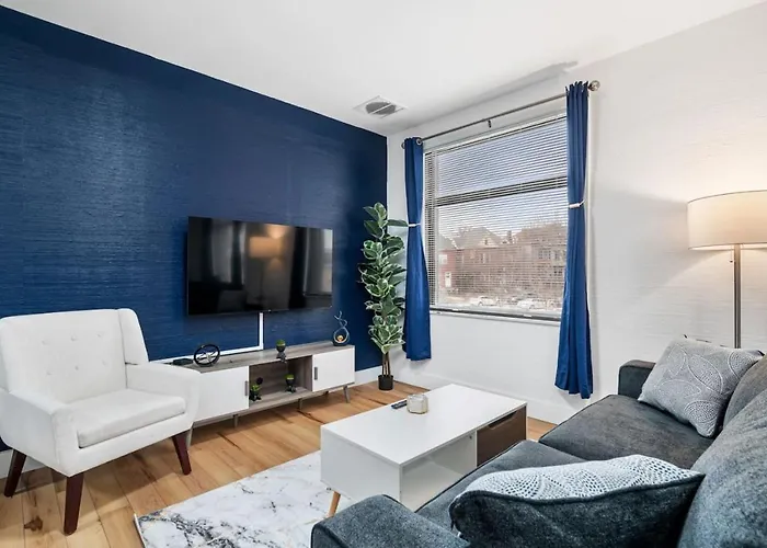 Apartment Cozy King With Parking, Workspace, And In Location