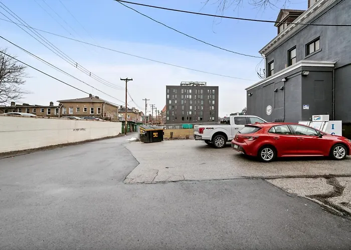 Cozy King With Parking, Workspace, And In Location * Pittsburgh