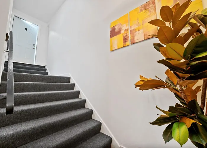 Cozy King With Parking, Workspace, And In Location Pittsburgh